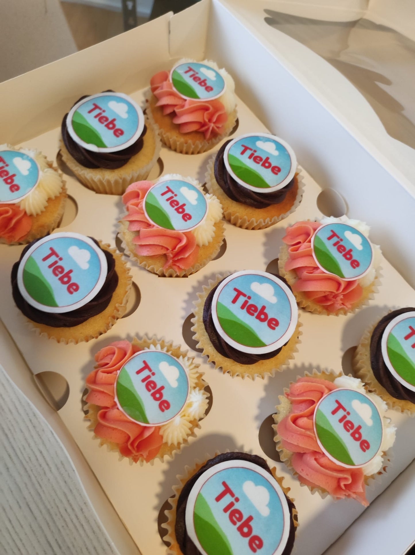 Cupcakes + naam - tiebe