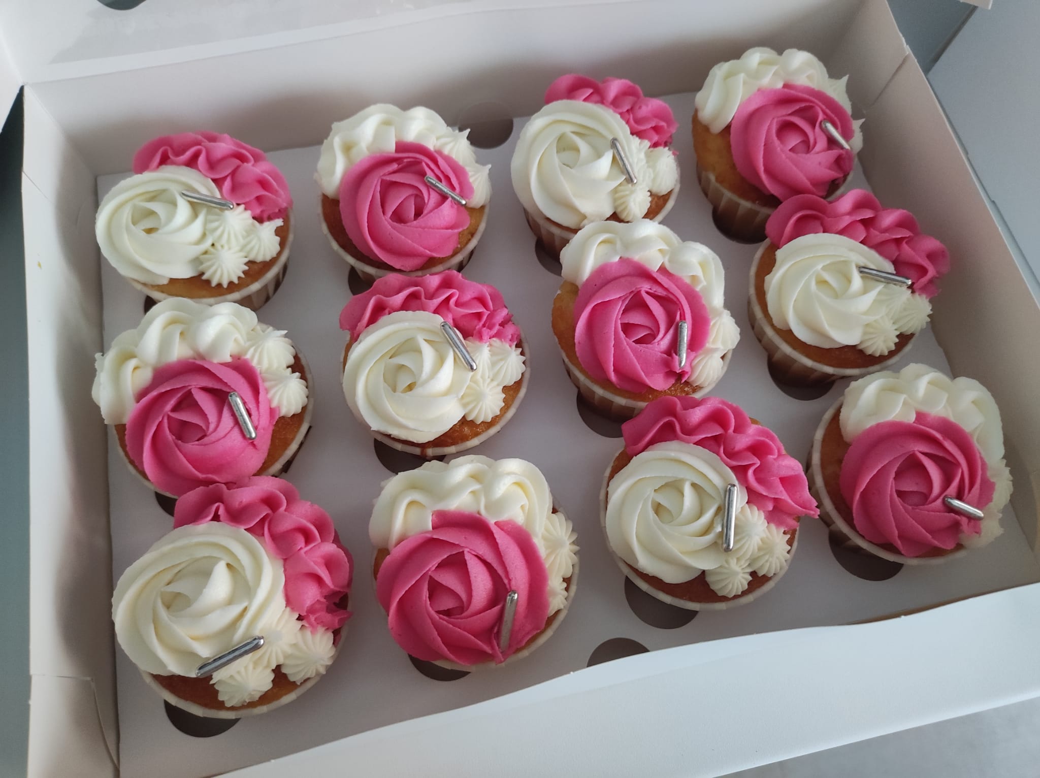 Cupcakes - wit + roos