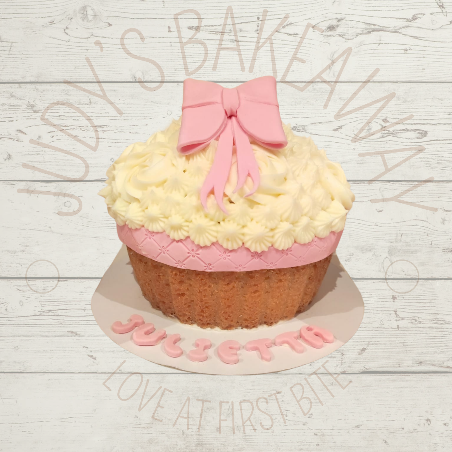 Giant Cupcake - smash cake